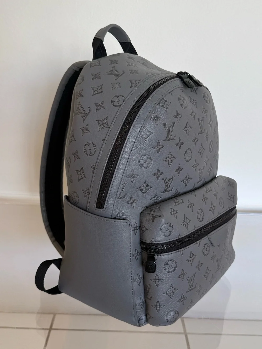 LOUIS VUITTON Discovery Backpack in Grey Monogram Shadow Leather - 💯 AUTHENTIC